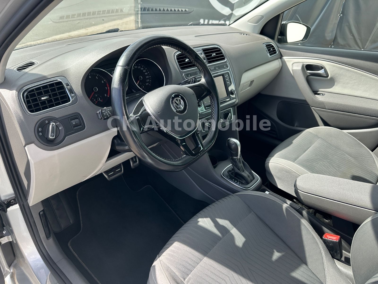 Fahrzeugabbildung Volkswagen Polo V Fresh 1.2 TSI DSG/Klimaanlage/SHZ/PDC