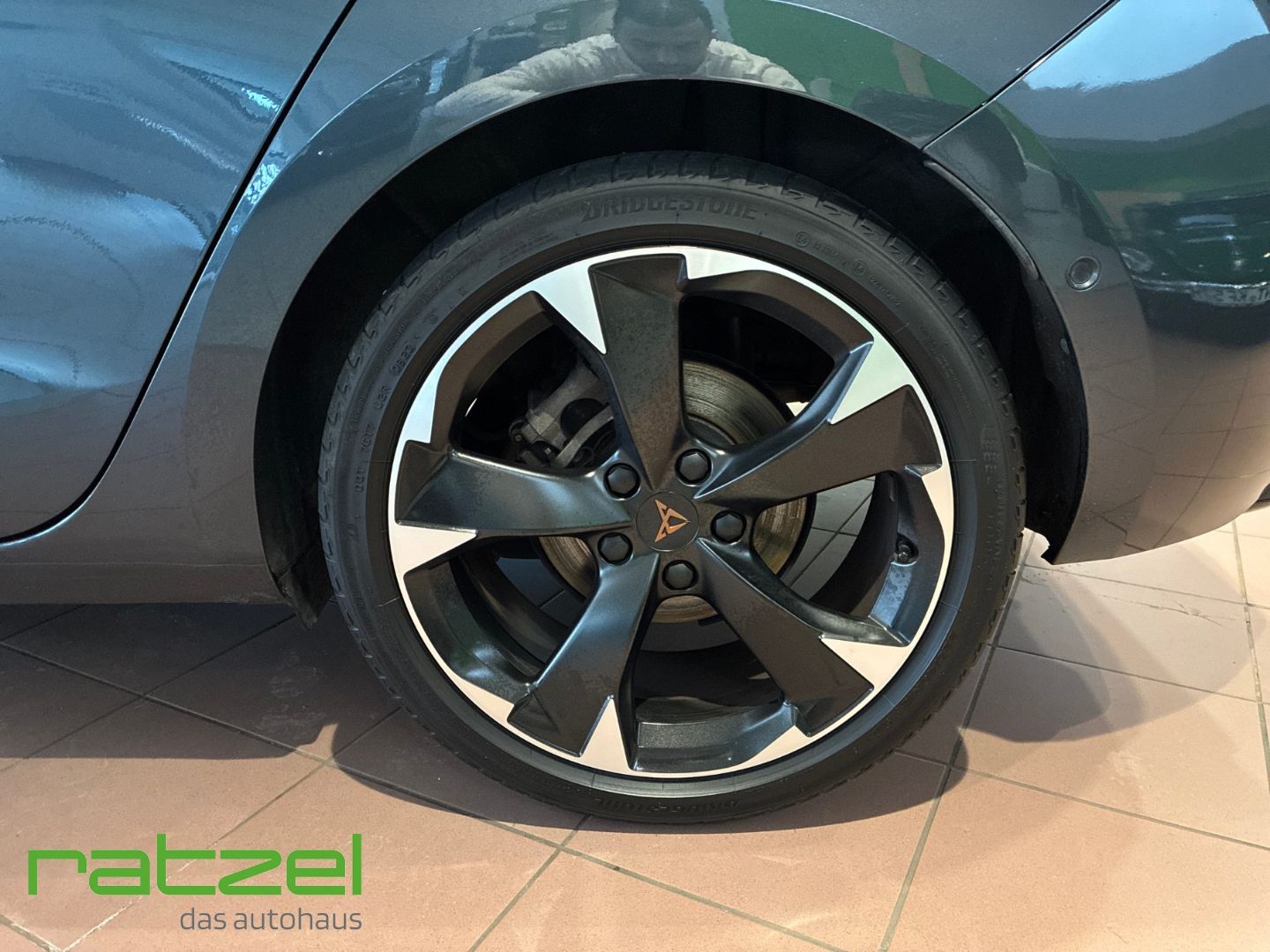 Fahrzeugabbildung CUPRA Leon Cupra 1.5 eTSI Navi Kamera Matrix LED panod