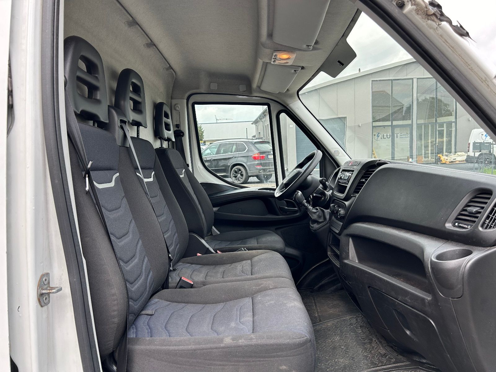 Fahrzeugabbildung Iveco Daily Kasten HKa 35 C ... V Radstand 4100
