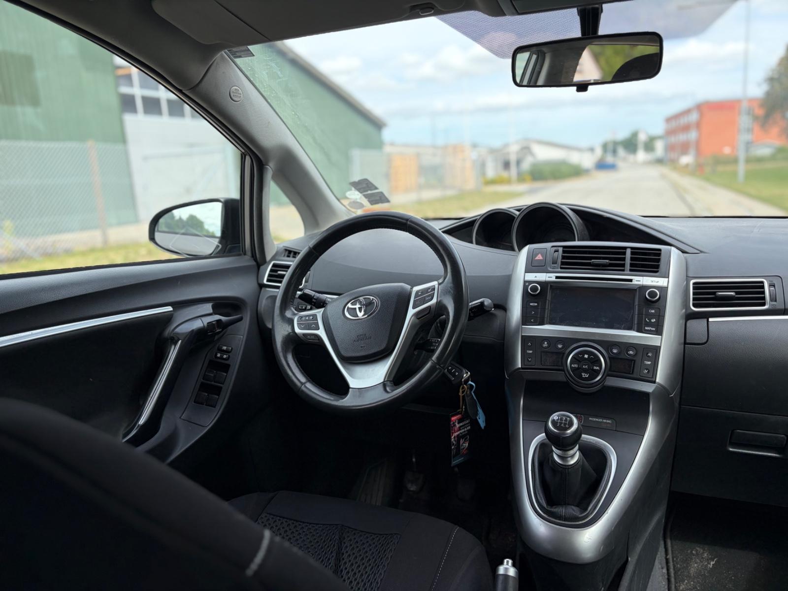 Toyota Verso 2015 — photo 14