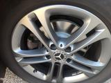 Mercedes-Benz A 180 d DCT - - Mercedes-Benz A 180 mit Diesel-Antrieb: Rot