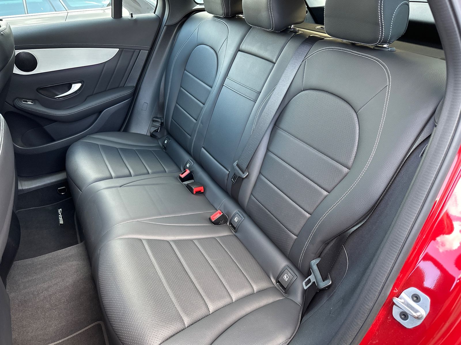 Fahrzeugabbildung Mercedes-Benz GLC 300de AMG-Line 4MATIC NAV+LED+AHK+KAM