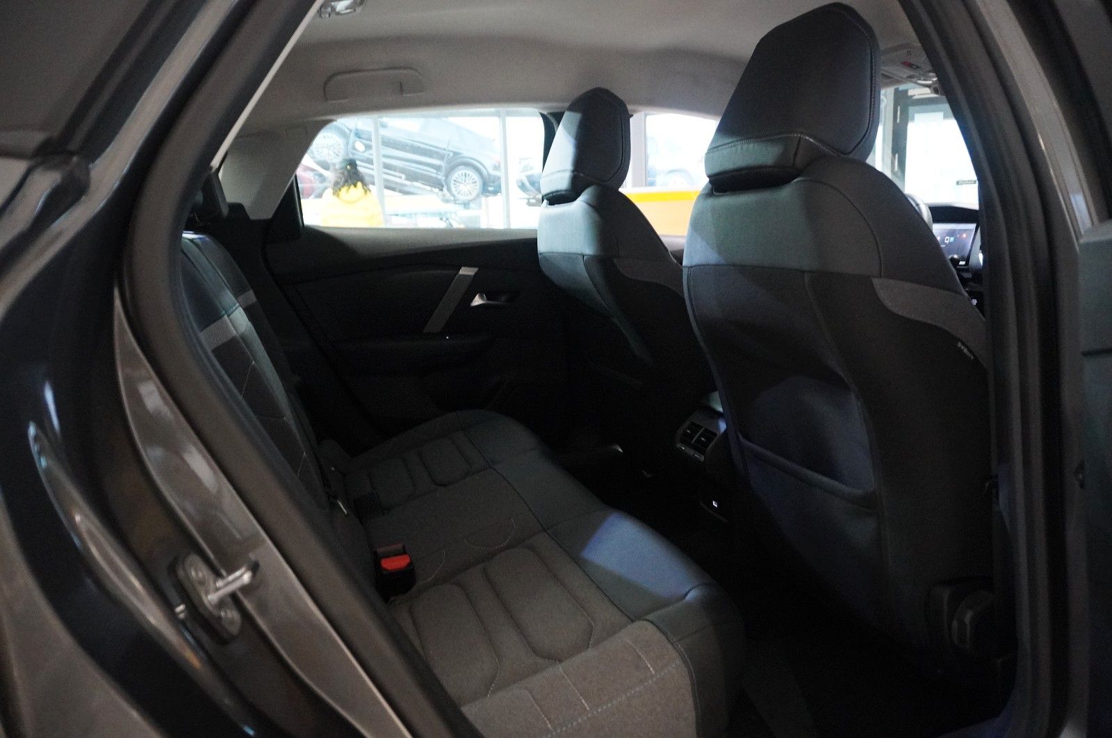 Fahrzeugabbildung Citroën C4 Lim. 1.2T PLUS NAVI/LED/KAMERA/SPORT /VIR/DAB