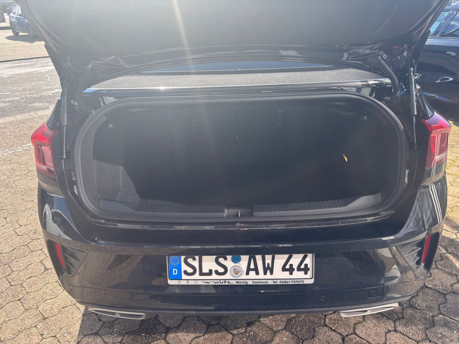 Fahrzeugabbildung Volkswagen T-Roc Cabriolet R-Line 1.5TSI DSG KAM SHZ ACC