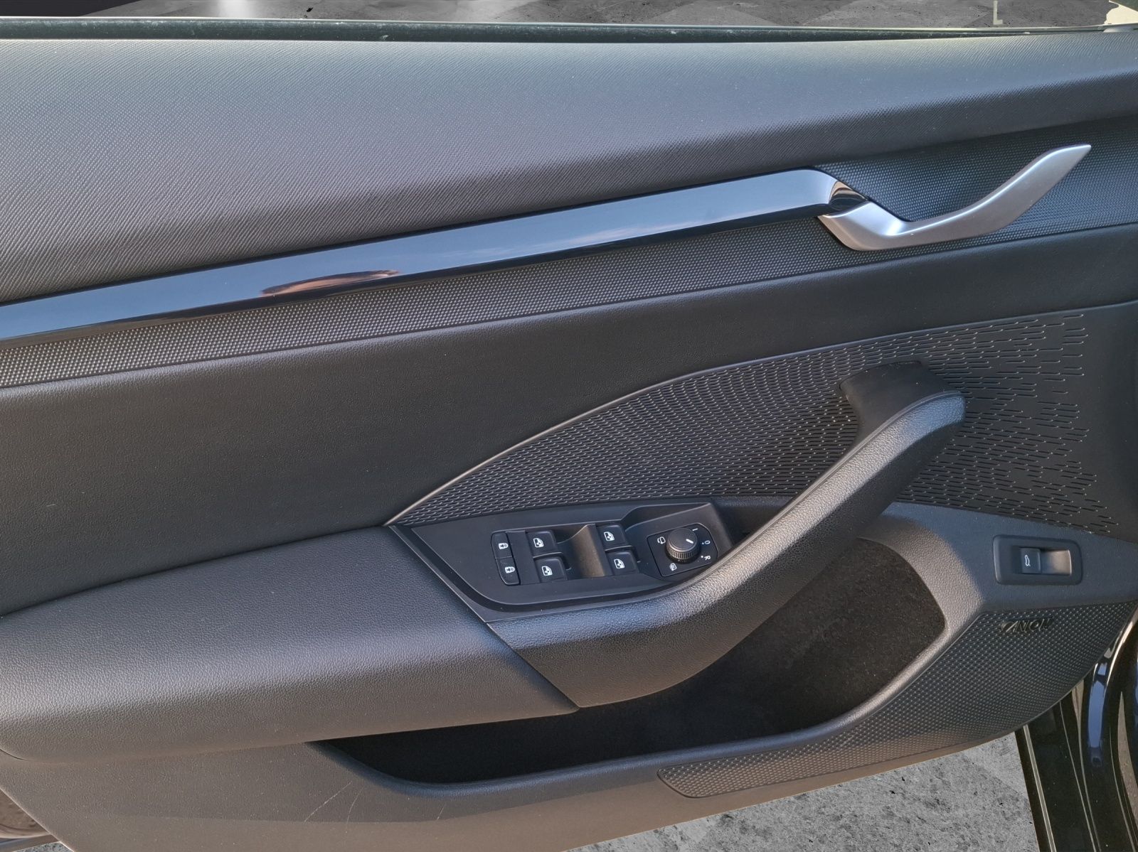Fahrzeugabbildung SKODA Octavia Combi TDI Sportline DSG LED Navi HUD VC