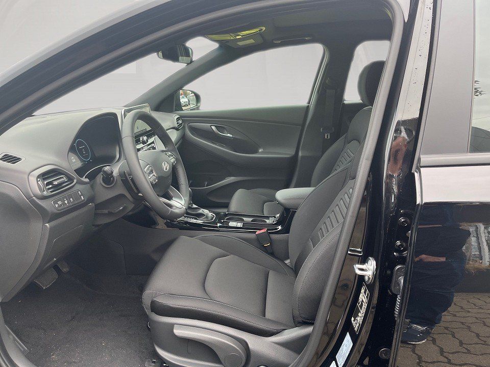 Fahrzeugabbildung Hyundai i30 1.5T 140PS DCT ADVANTAGE Plus Pano