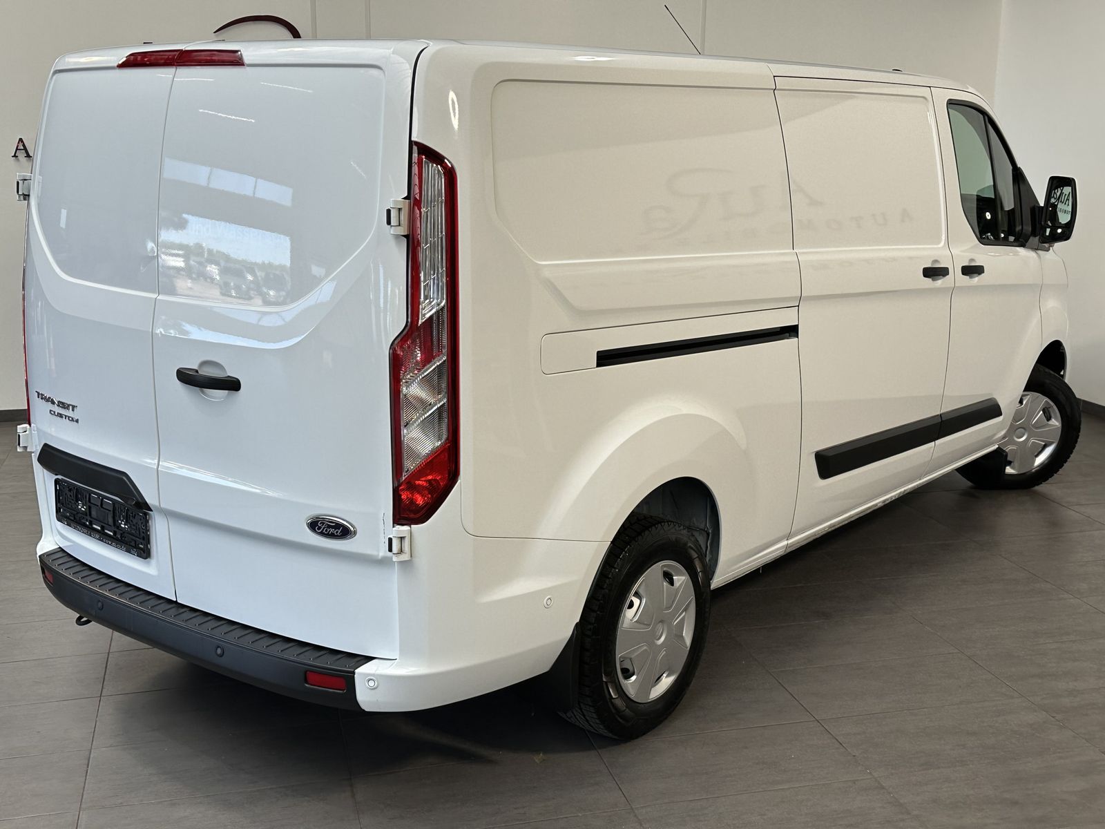 Fahrzeugabbildung Ford Transit Custom 300 L2H1 DAB+WLAN+KAMERA+PP+1HD+B
