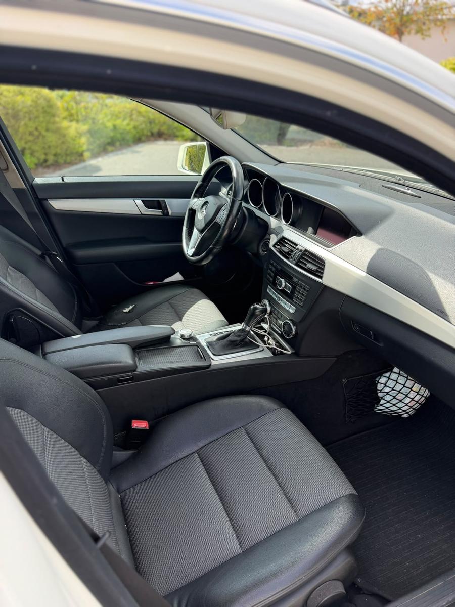 Mercedes-Benz C220 2012 — photo 11