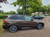 BMW X5 xDrive40d/M-Paket/B&O - BMW X5 mit Diesel-Antrieb: Braun