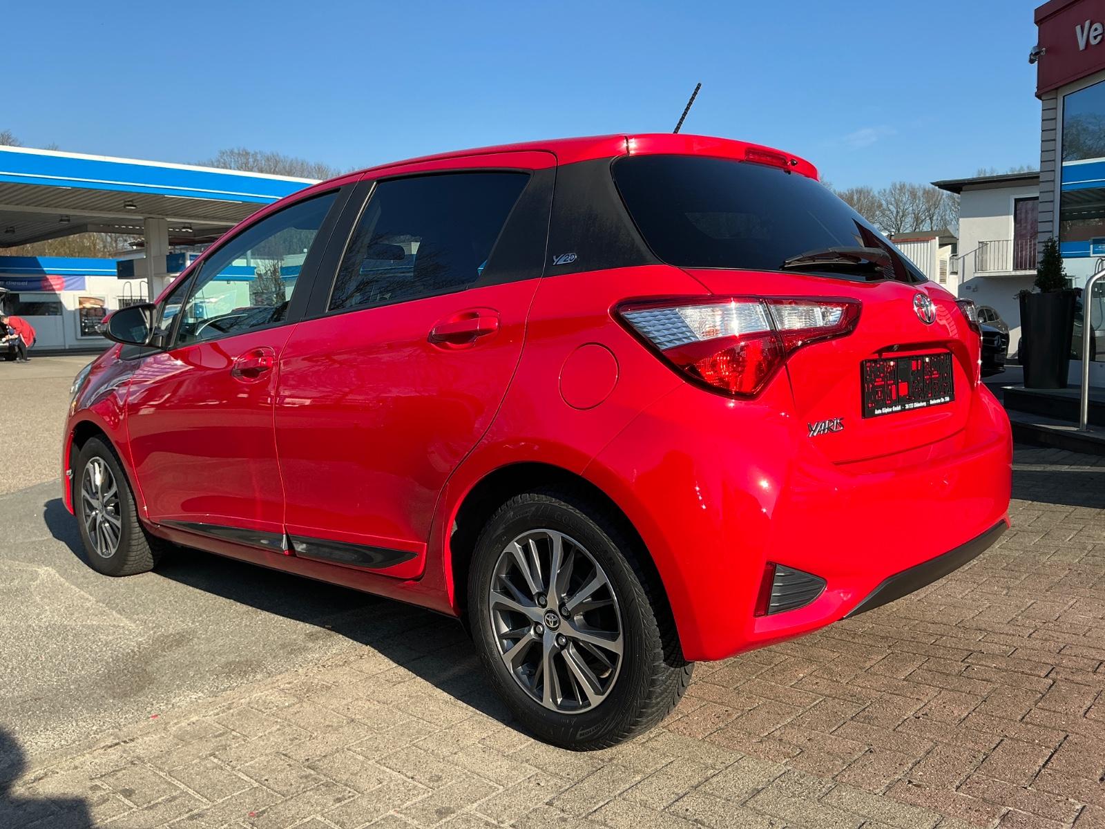 Toyota Yaris Y20 Club 1.5 SHZ BT Kamera