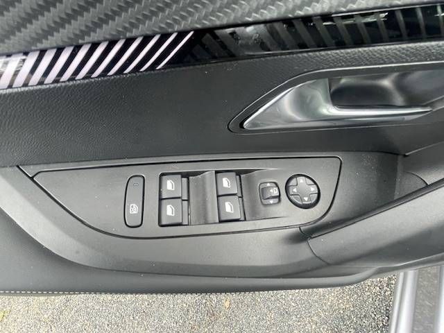 Fahrzeugabbildung Peugeot Peugoet 2008 Allure Pure Tech 130 AT
