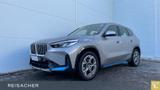 BMW IX1 A XDRIVE30 X-Line,AHK,Sportsitz,RFK - silberne BMW iX1