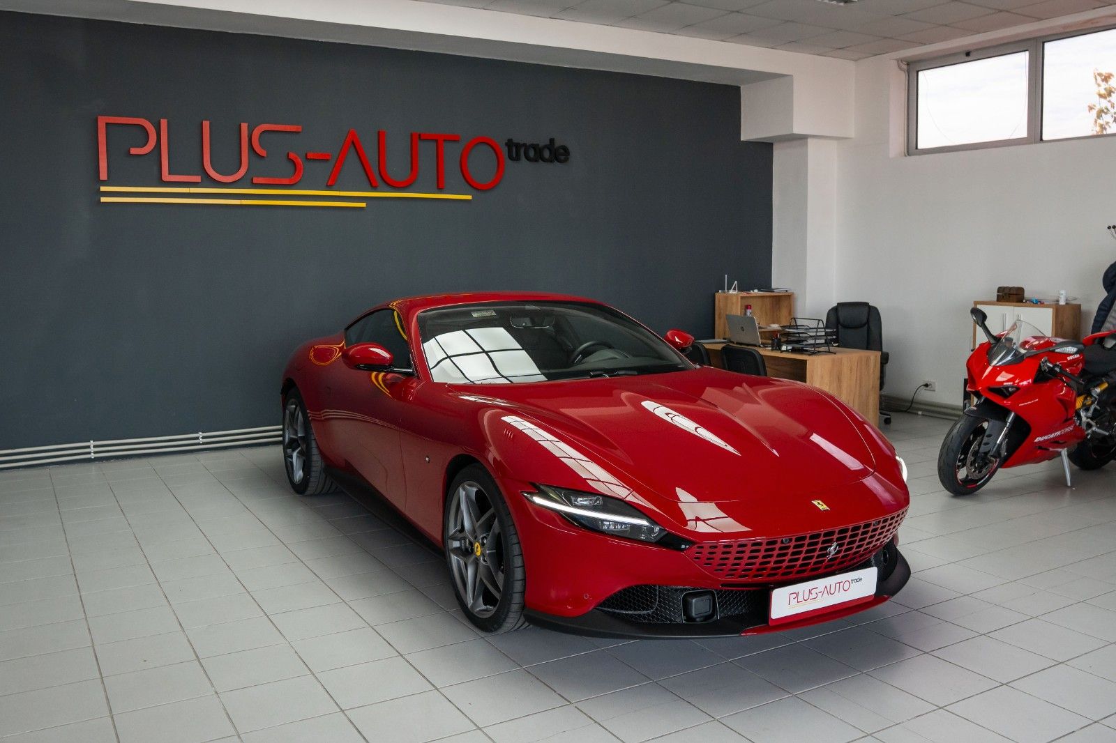 FERRARI Roma