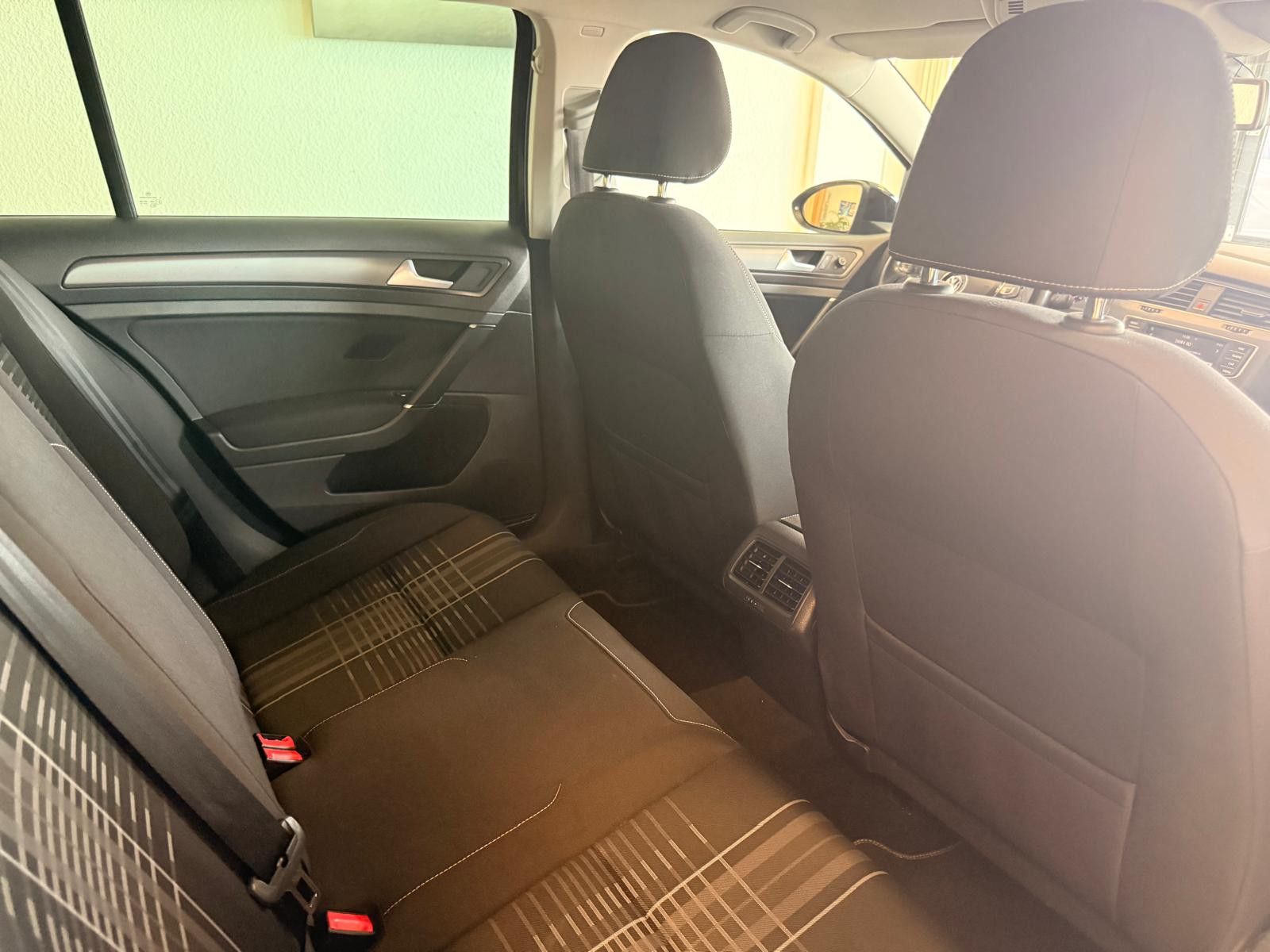 Fahrzeugabbildung Volkswagen Golf VII Lim. Lounge BMT / KLIMA / NAVI /