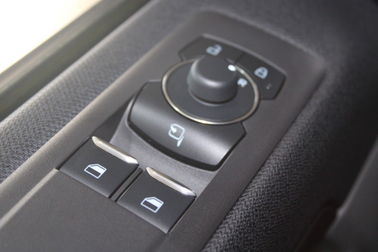 Fahrzeugabbildung Ford NUGGET L1 Titanium Aut. MARKISE + Aufstelldach