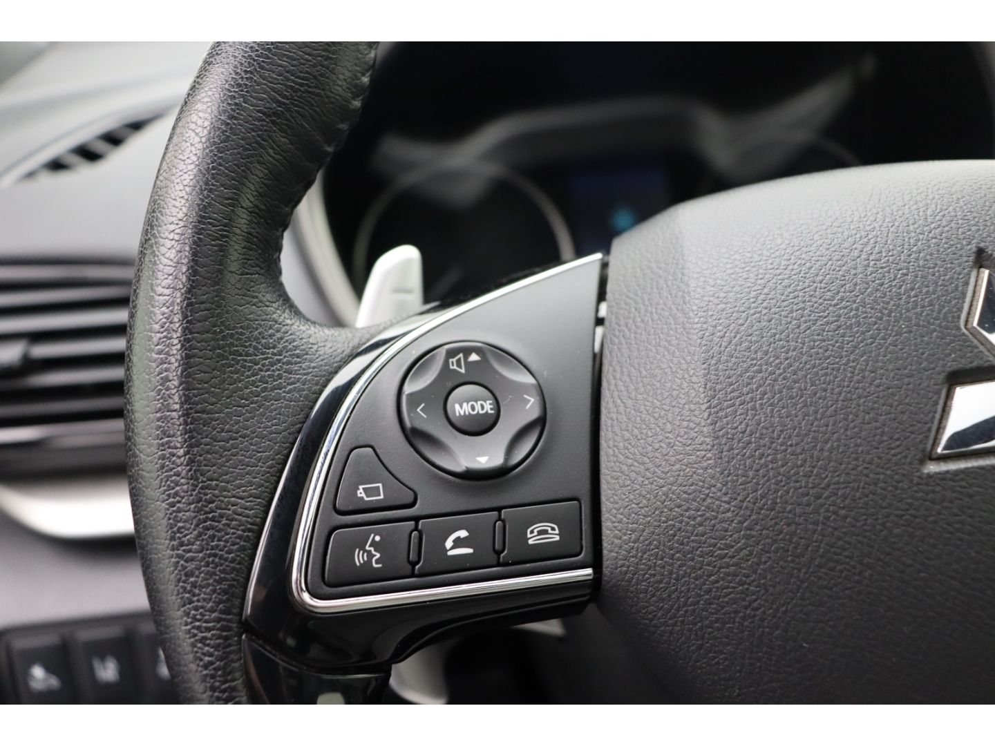 Fahrzeugabbildung Mitsubishi Eclipse Cross Top Hybrid 4WD ACC Pano Schiebedac