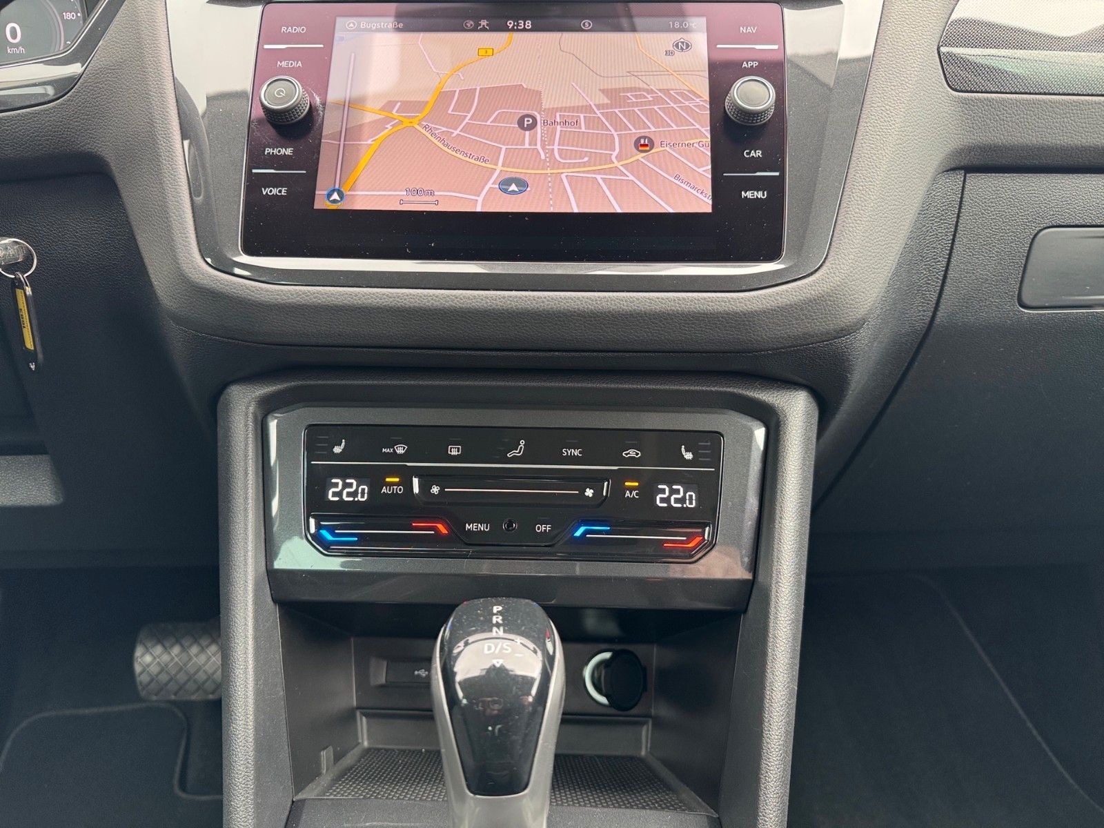 Fahrzeugabbildung Volkswagen Tiguan Elegance 1.5 TSI