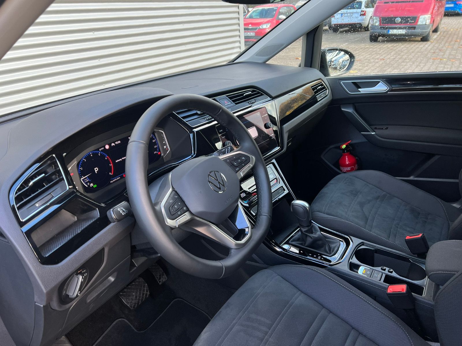 Fahrzeugabbildung Volkswagen Touran 1.4 TSI DSG Navi LED ACC