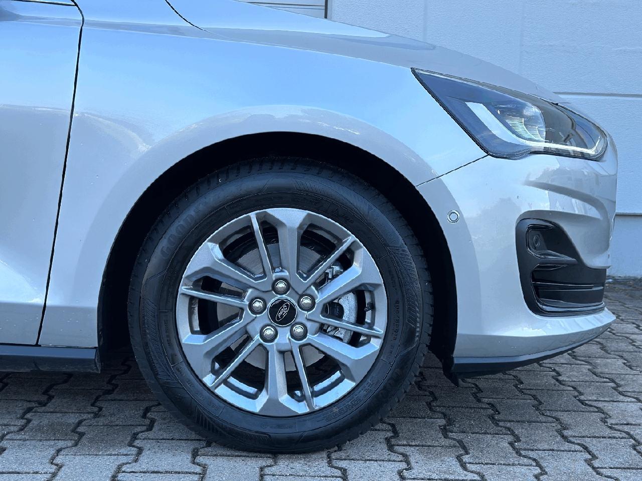 Ford Focus Lim. TitaniumEdition*Ganzjahresreifen*B&O*