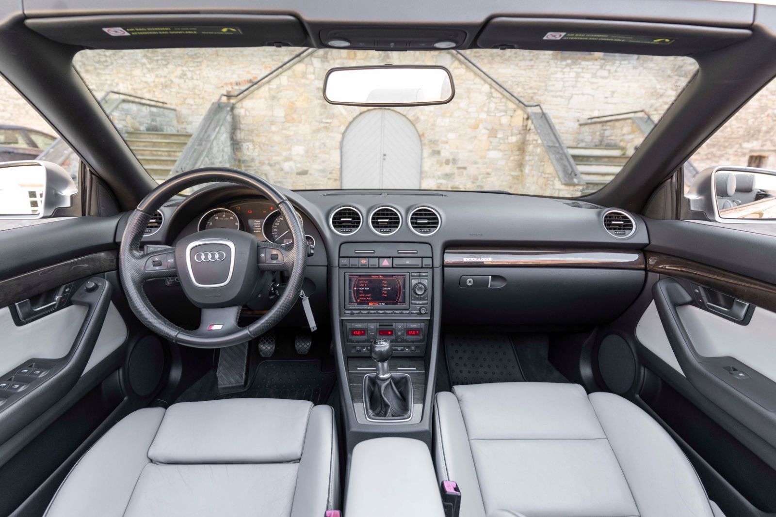 Fahrzeugabbildung Audi S4 Cabriolet 4.2 quattro TEMPOMAT M+S LEDER