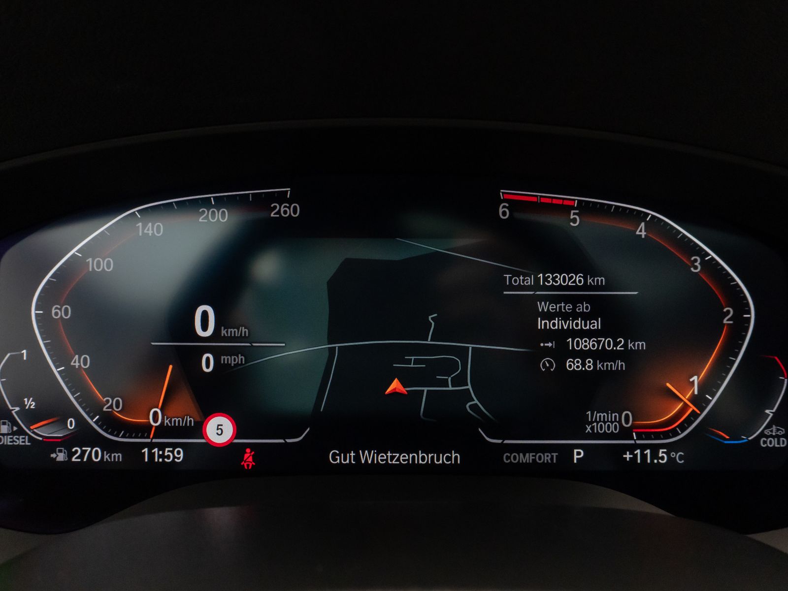 Fahrzeugabbildung BMW 530d Panorama Laser Kamera HUD DAB HiFi Komfort