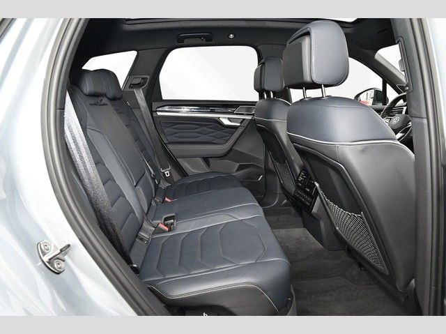 Volkswagen Touareg 3.0 l V6 TDI 4MOTION R-Line Black Style foto 7