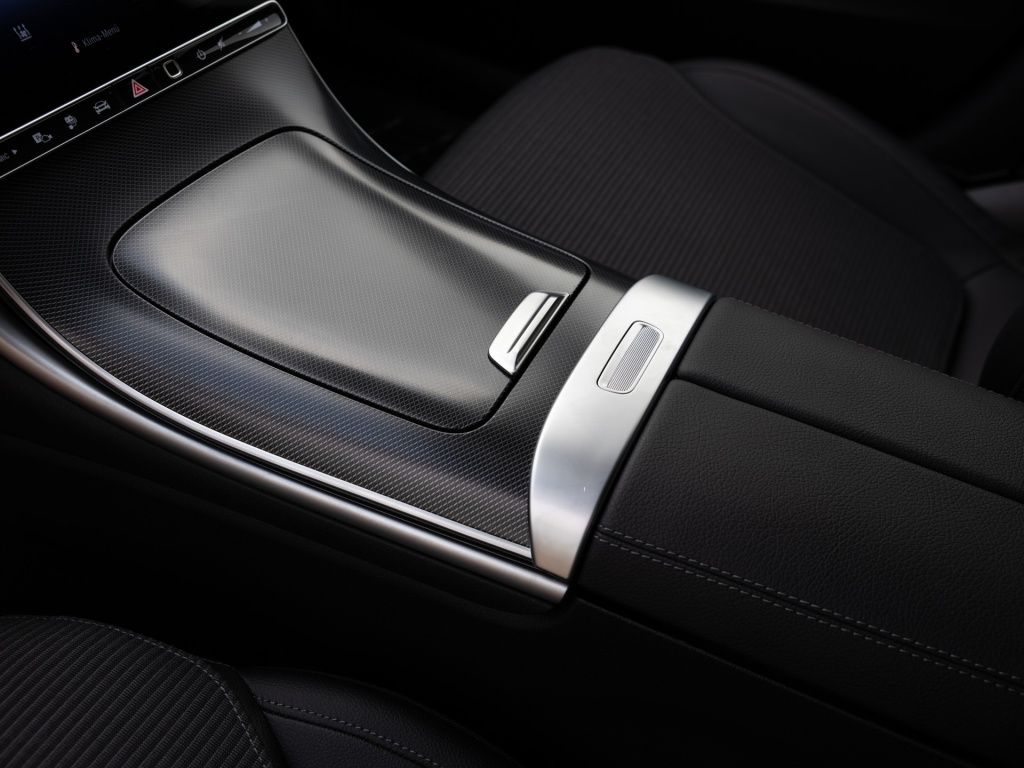 Mercedes-Benz C 300 e T AVANTGARDE 360 AHK DISTR KAMERA foto 22