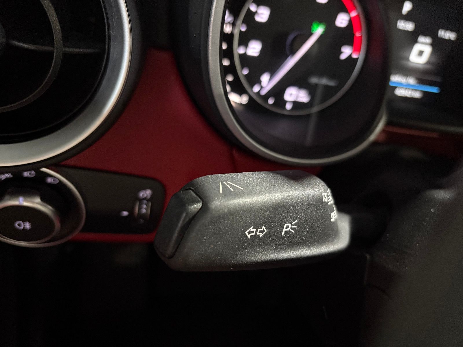 Fahrzeugabbildung Alfa Romeo Stelvio Super Q4/BI-XENON/PDC/AUTOMATIK/SPURHALT