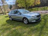 Skoda Superb 1.8 TSI Ambition Combi - Skoda Superb aus 2011: Kombi