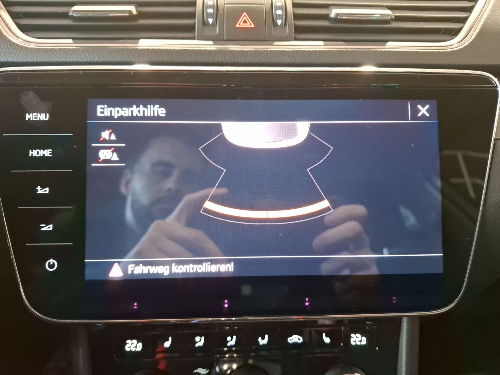 Fahrzeugabbildung SKODA Superb Combi TSI Style DSG Matrix AHK Navi AID b