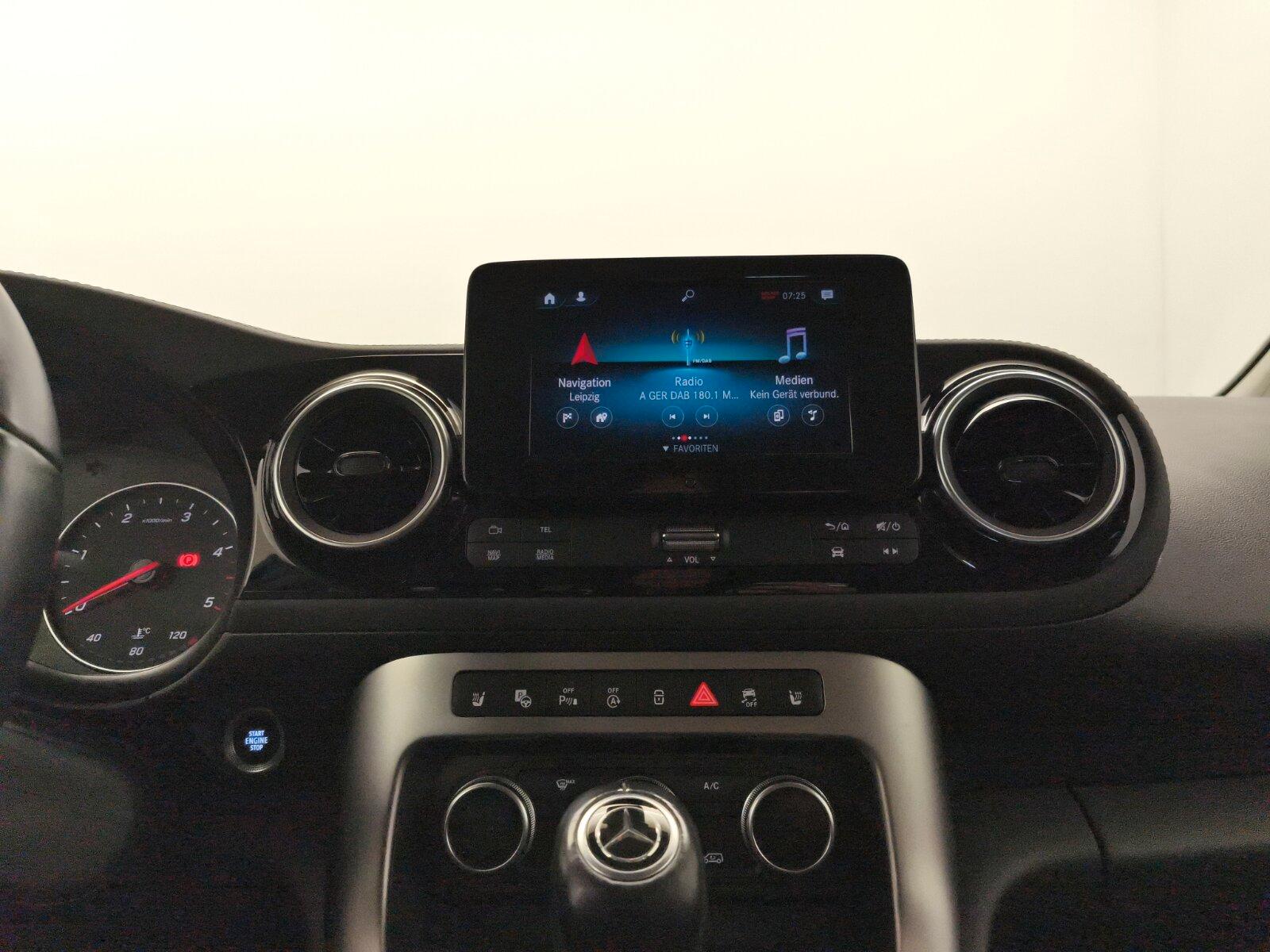 Mercedes-Benz T 180 d PROGRESSIVE 7G Navi Klima Kamera LED AHK
