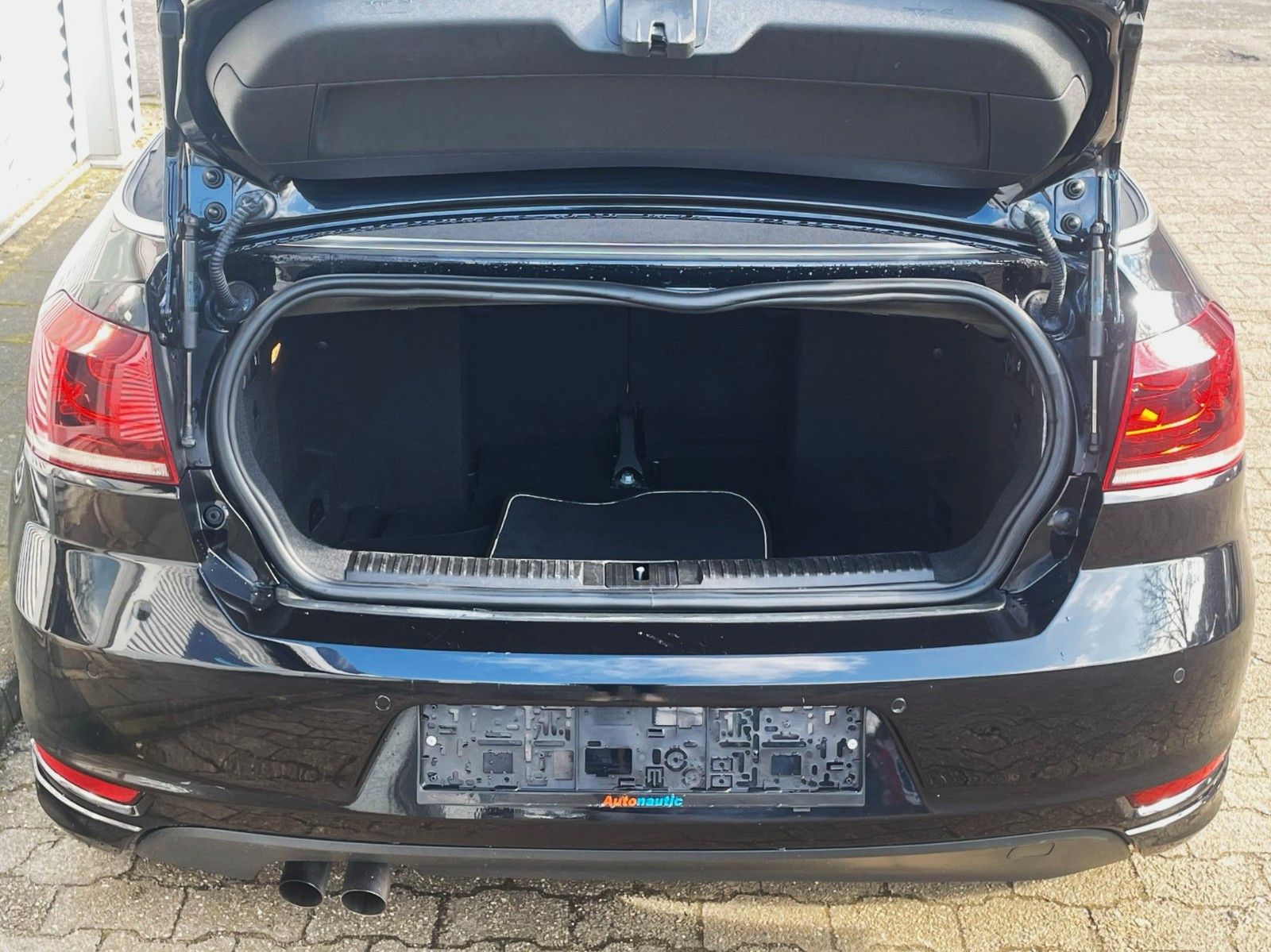 Fahrzeugabbildung Volkswagen Golf VI CABRIO EXCL EDITION KLIMAAUT LEDER NAVI