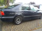 BMW 520i A Limousine Automatik Klima/Schiebedach - BMW 520 mit Benzin-Antrieb: Limousine