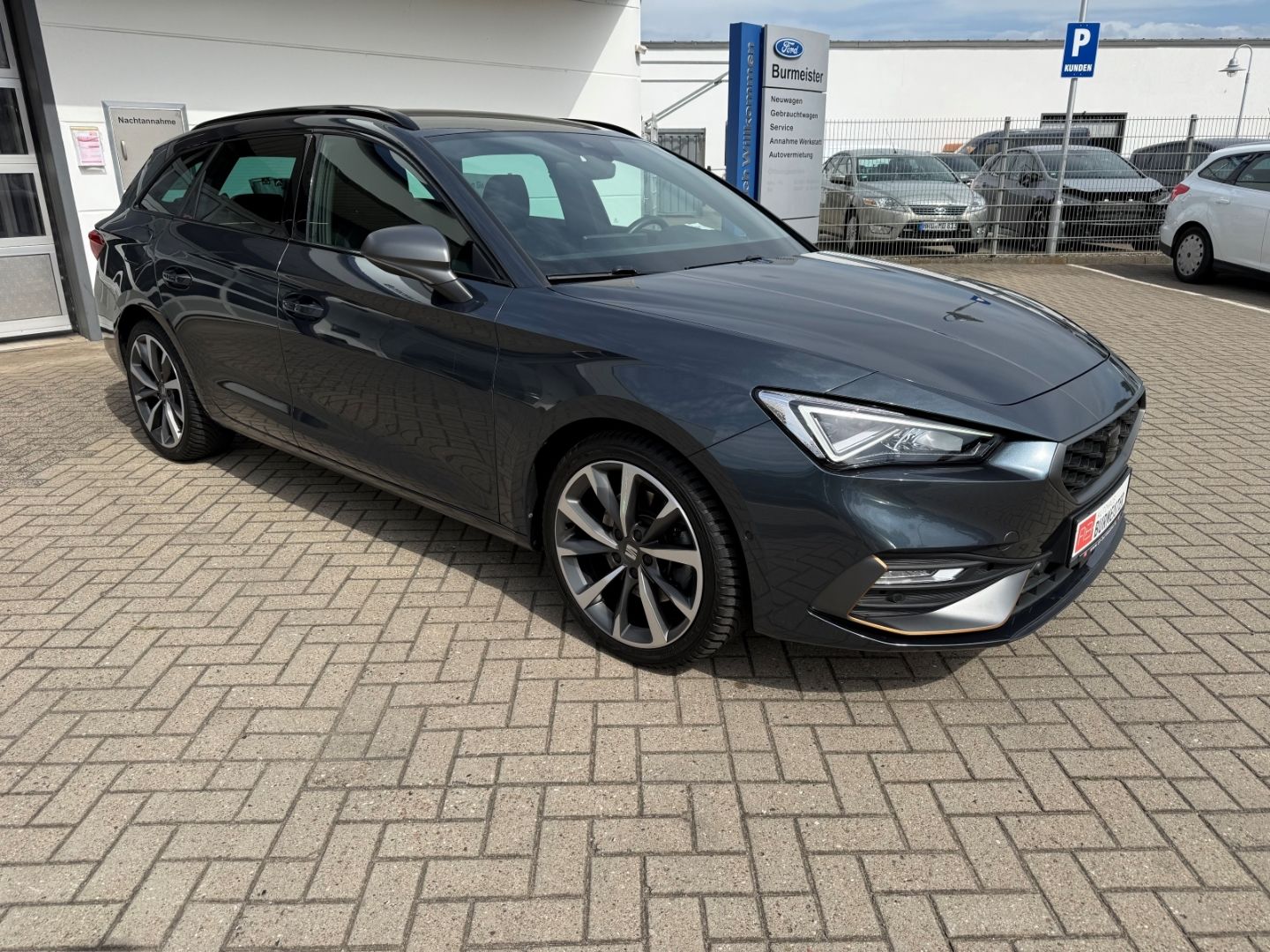 Fahrzeugabbildung SEAT Leon Sportstourer1.5eTSI FR  AHK LED Carplay Nav