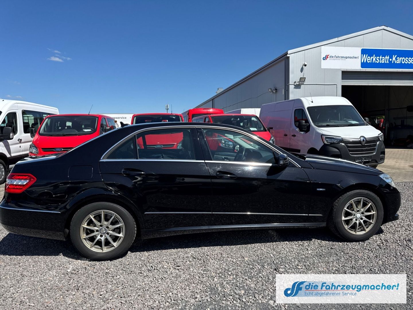 Fahrzeugabbildung Mercedes-Benz E 200 CGI BlueEfficiency Navi Bi-Xenon Kurvenlic
