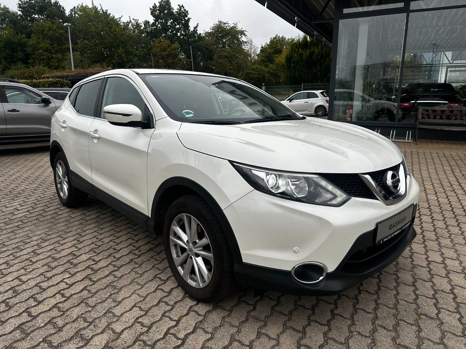 Fahrzeugabbildung Nissan Qashqai Autom. / Navi. / Sitzhzg.