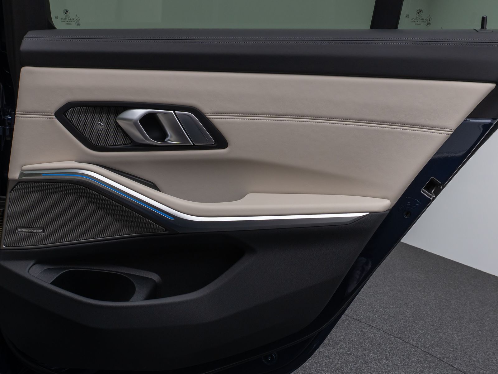 Fahrzeugabbildung BMW 330e xD M Sport Panoram Kamera Laser HUD DAB H/K