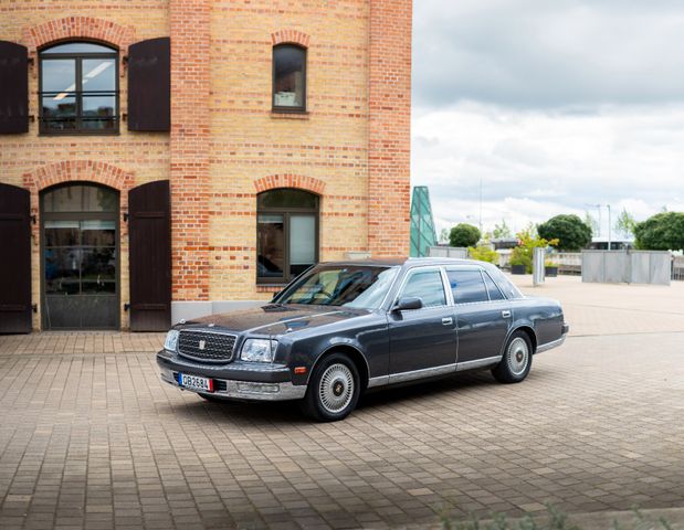 Toyota Century GZG50 V12