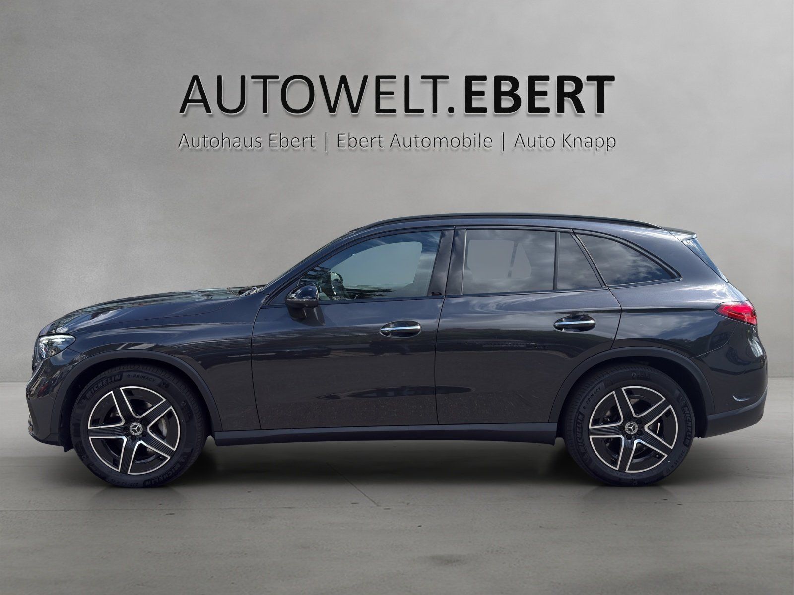 Fahrzeugabbildung Mercedes-Benz GLC450d AMG Prem+ DISTRO Pano AHK Memo HUD KeyGo