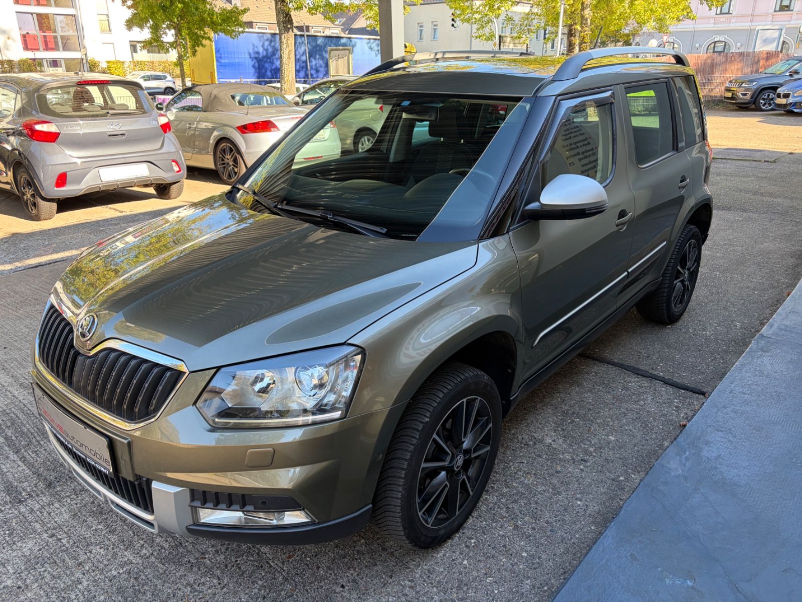 Fahrzeugabbildung SKODA Yeti Adventure+AHK+Navi+SHZ+Allw.LM+BT+PDC