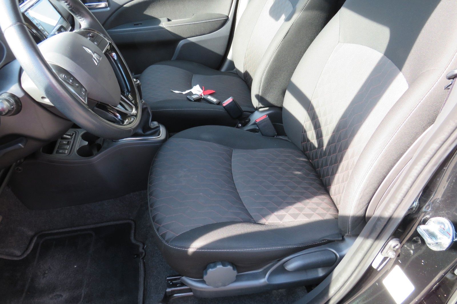 Fahrzeugabbildung Mitsubishi Space Star Edition SITZH. DAB KLIMA GRA ALU 1.HD