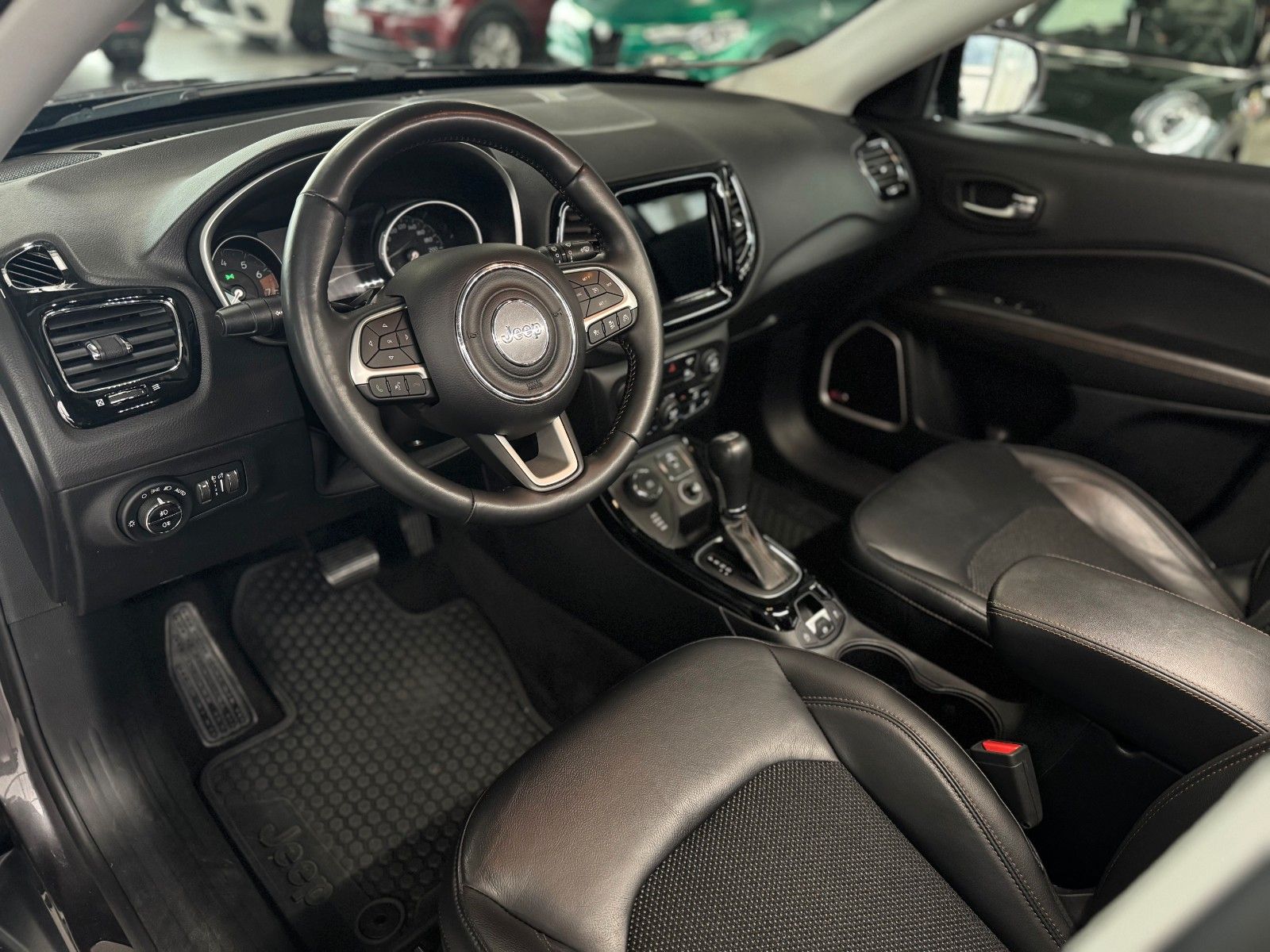 Fahrzeugabbildung Jeep Compass 1.4T Limited 4WD "Premium- + Sicht-Paket