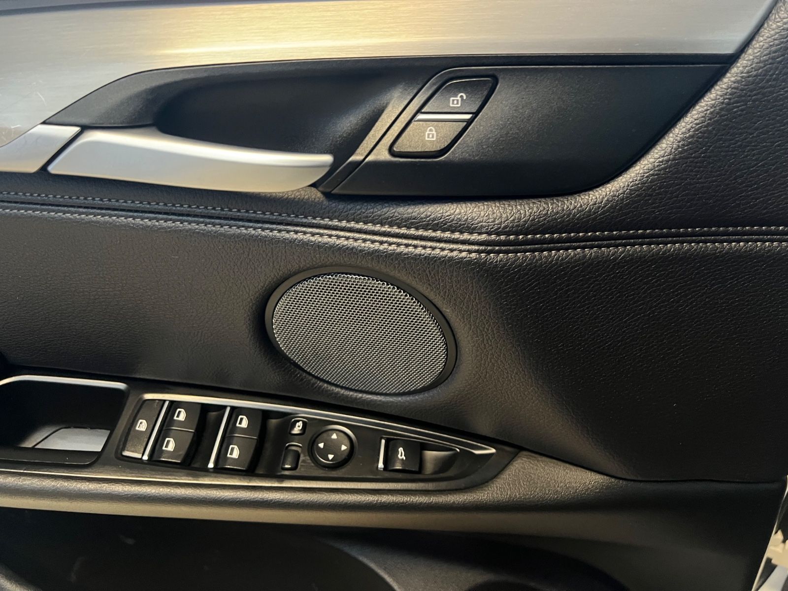 Fahrzeugabbildung BMW X6 xDrive 40 d M Sport Paket *Soft*Schiebedach*