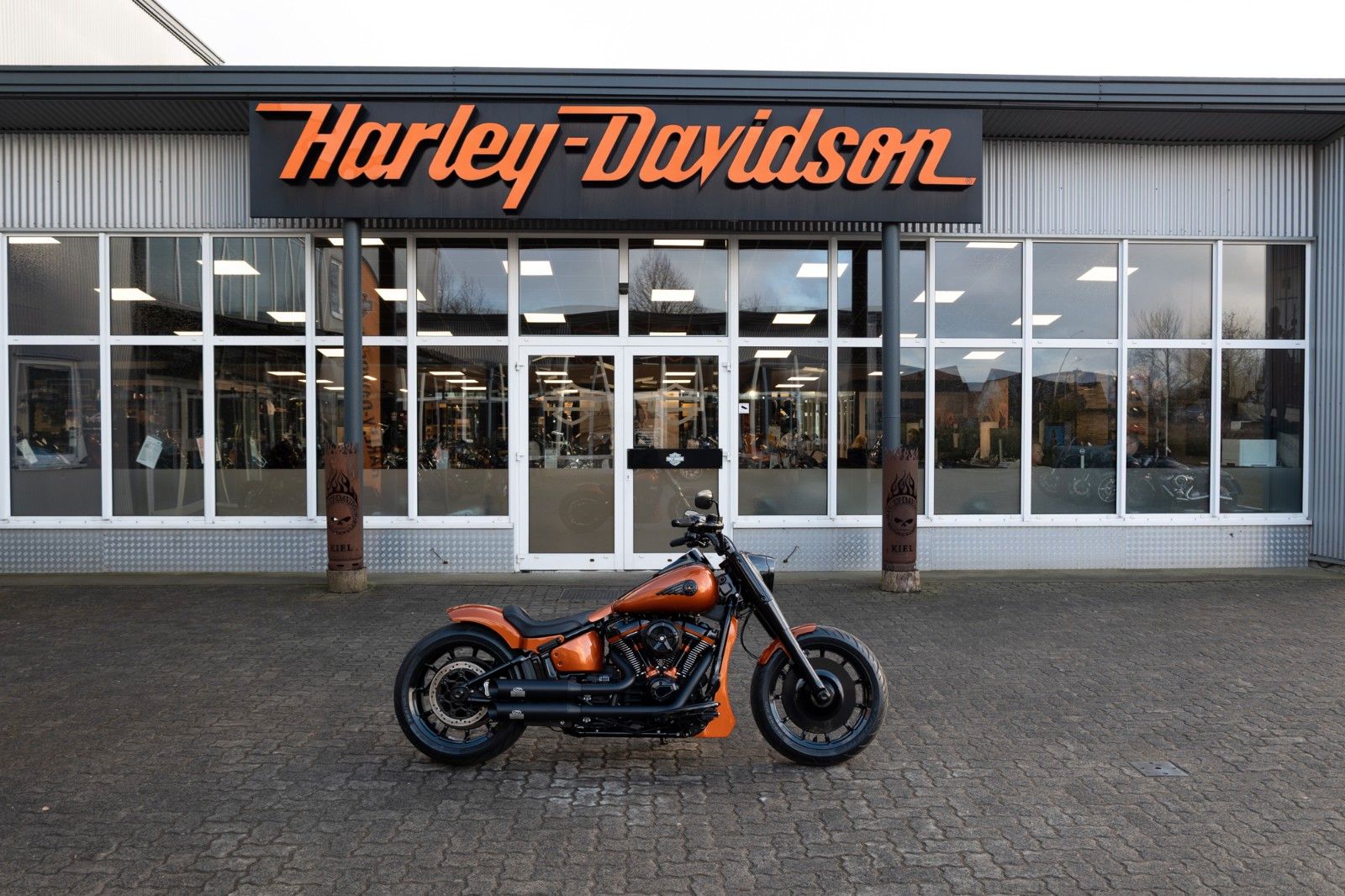 Fahrzeugabbildung Harley-Davidson DARK BOY FLFBS BLACK 117 MY25-H-D Kiel Custom