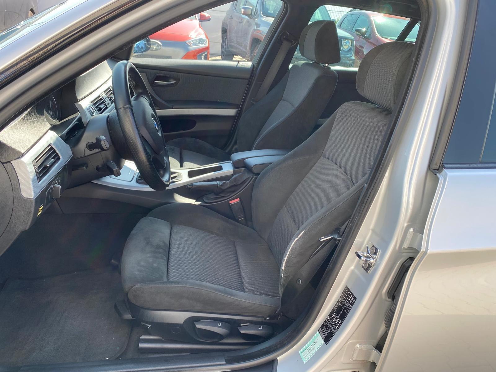 BMW 318 2008 — photo 17