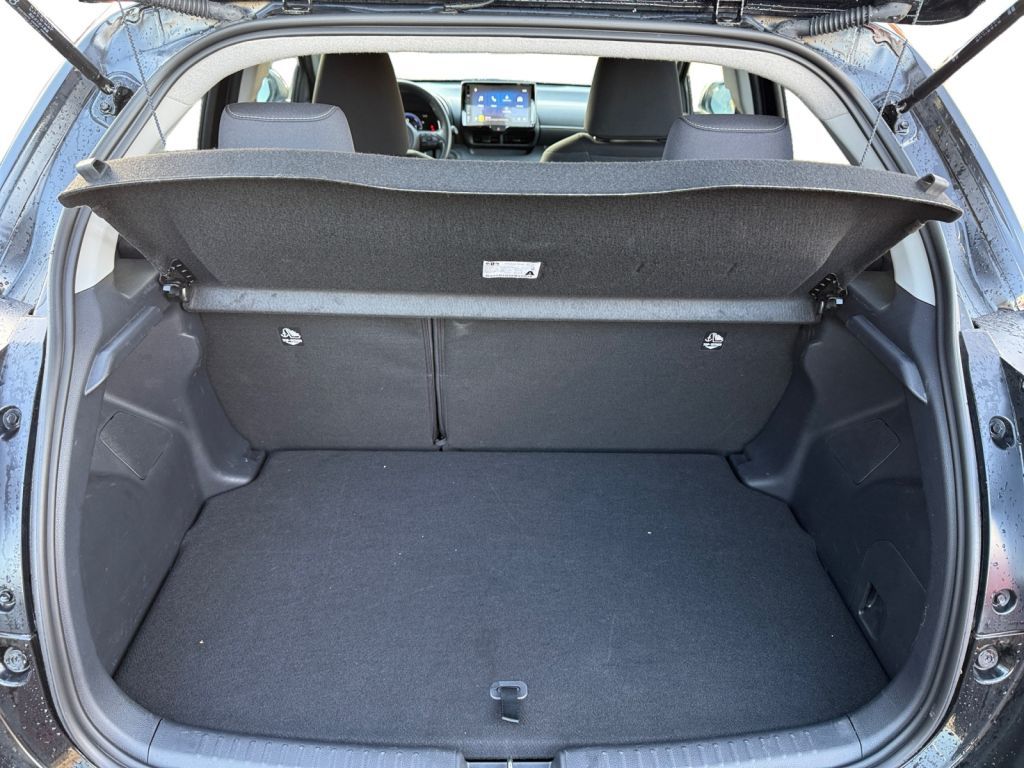 Fahrzeugabbildung Toyota Yaris Hybrid 116 1.5 VVT-i Teamplayer