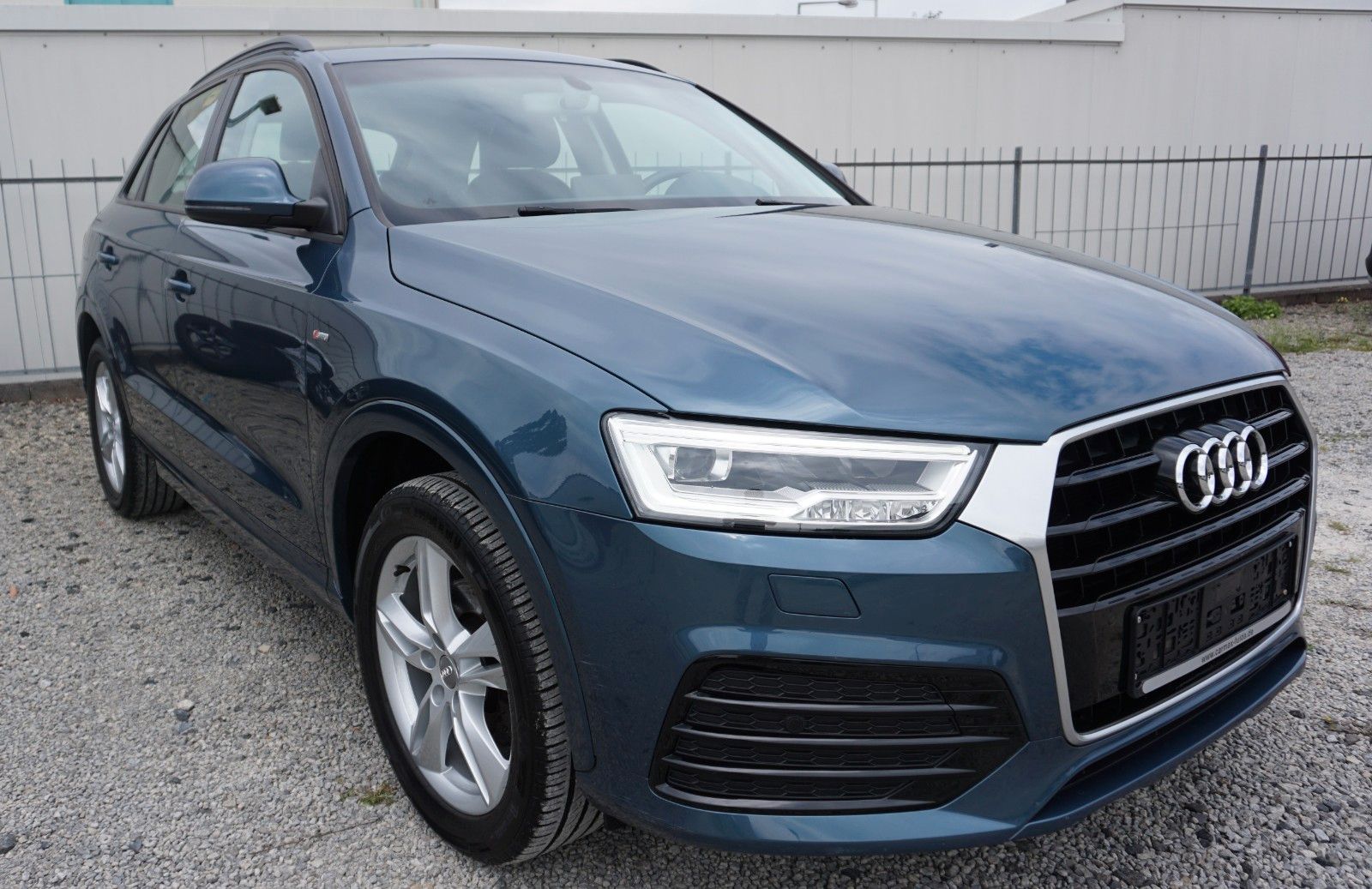 Fahrzeugabbildung Audi Q3 S Line, Navi, LED, AHK, Keyless, Start & Stop