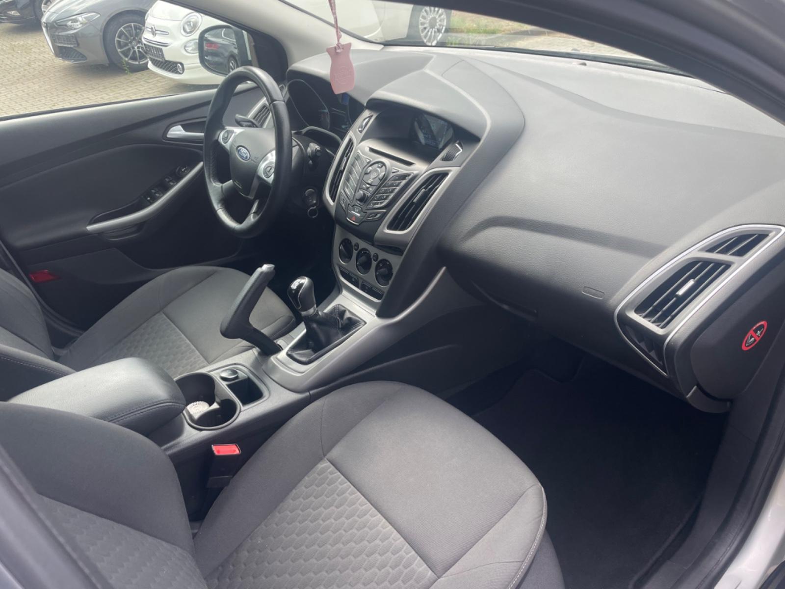 Ford Focus 2013 — photo 9