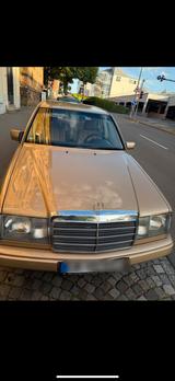 Mercedes-Benz W124 230 E - Mercedes-Benz E 230 in Stuttgart