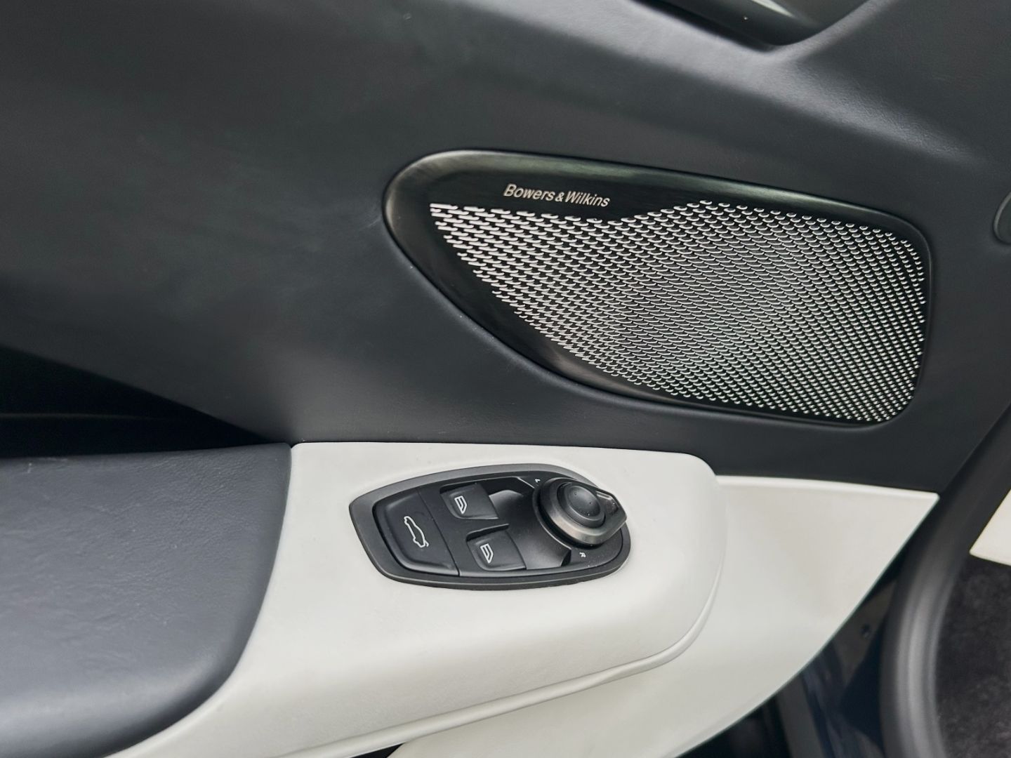 Aston Martin Vantage Seychelles Blue Bowers & Wilkins foto 16